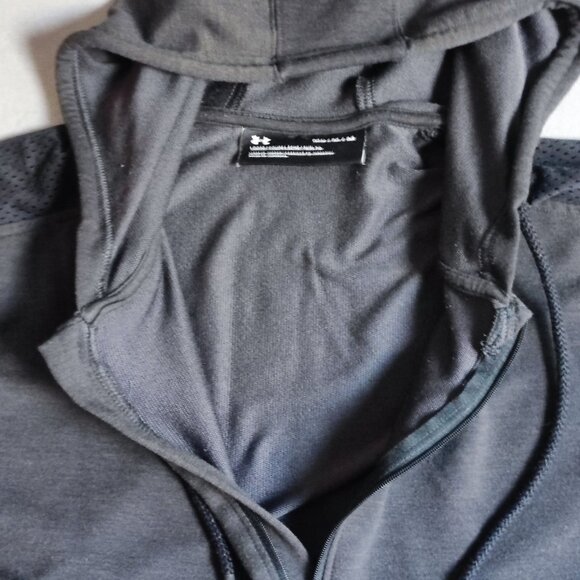 Under Armour active wear hoodie men's size M grey 1/2 zip, kangaroo pocket - Picture 6 of 11